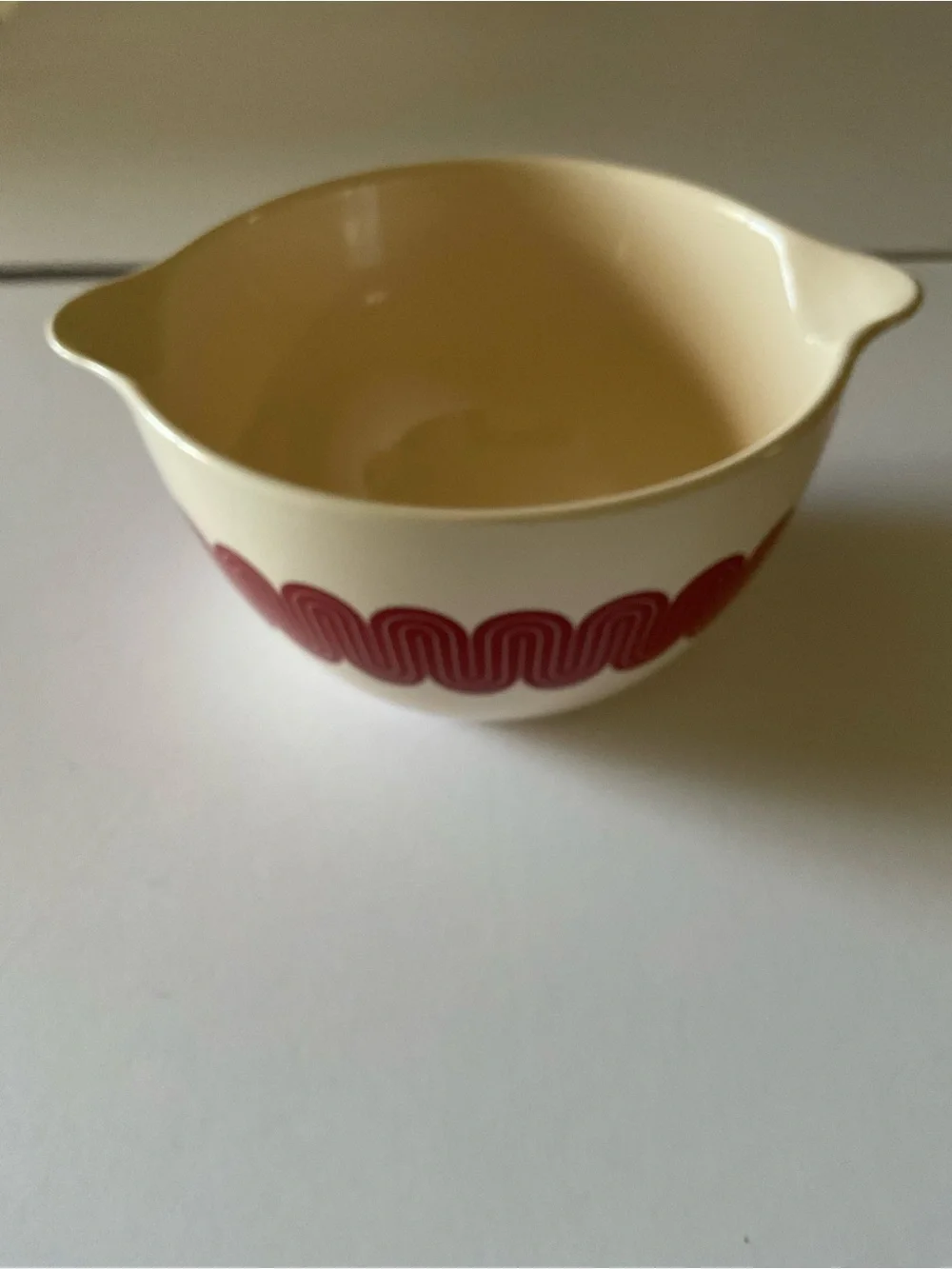 GREAT JONES STIR CRAZY CERAMIC MIXING BOWL RED WAVE PATTERN MEDIUM SIZE NWOT